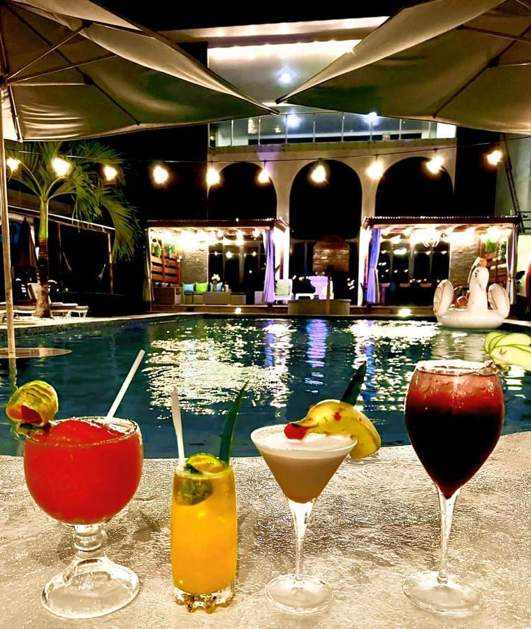 Show Pony Beach Resort And Suites Las Lajas  Exterior foto